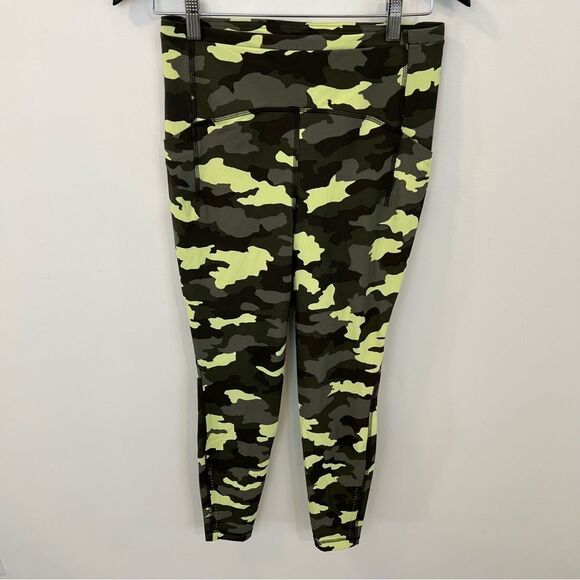 Lululemon Swift Speed High-Rise Tight 28" in green multi | Size 8 - Picture 7 of 16